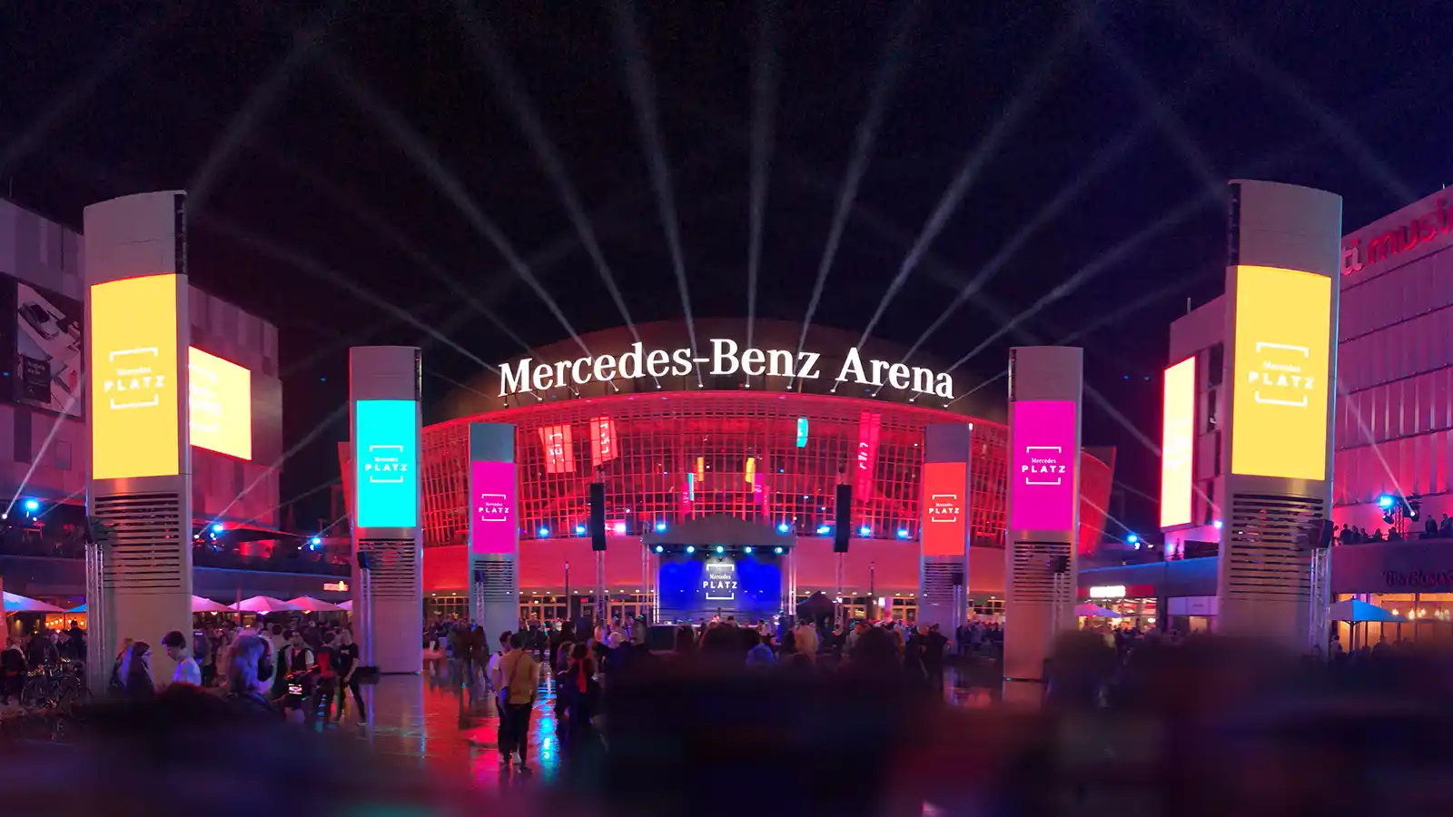 05-mercedes-platz