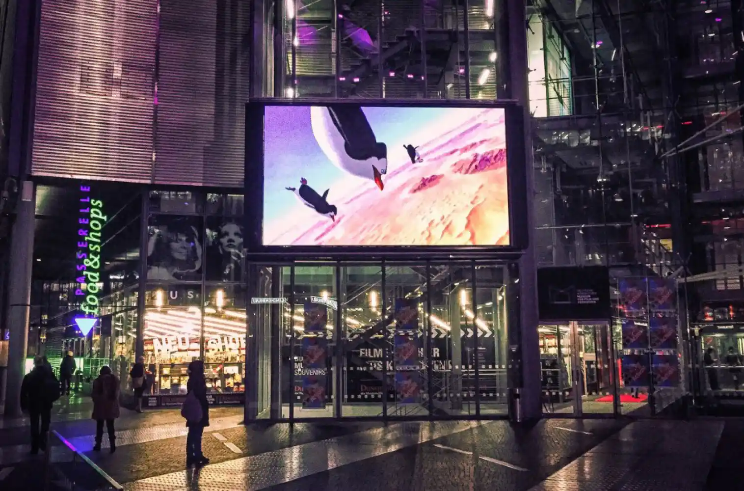 05-sony-center_sedna