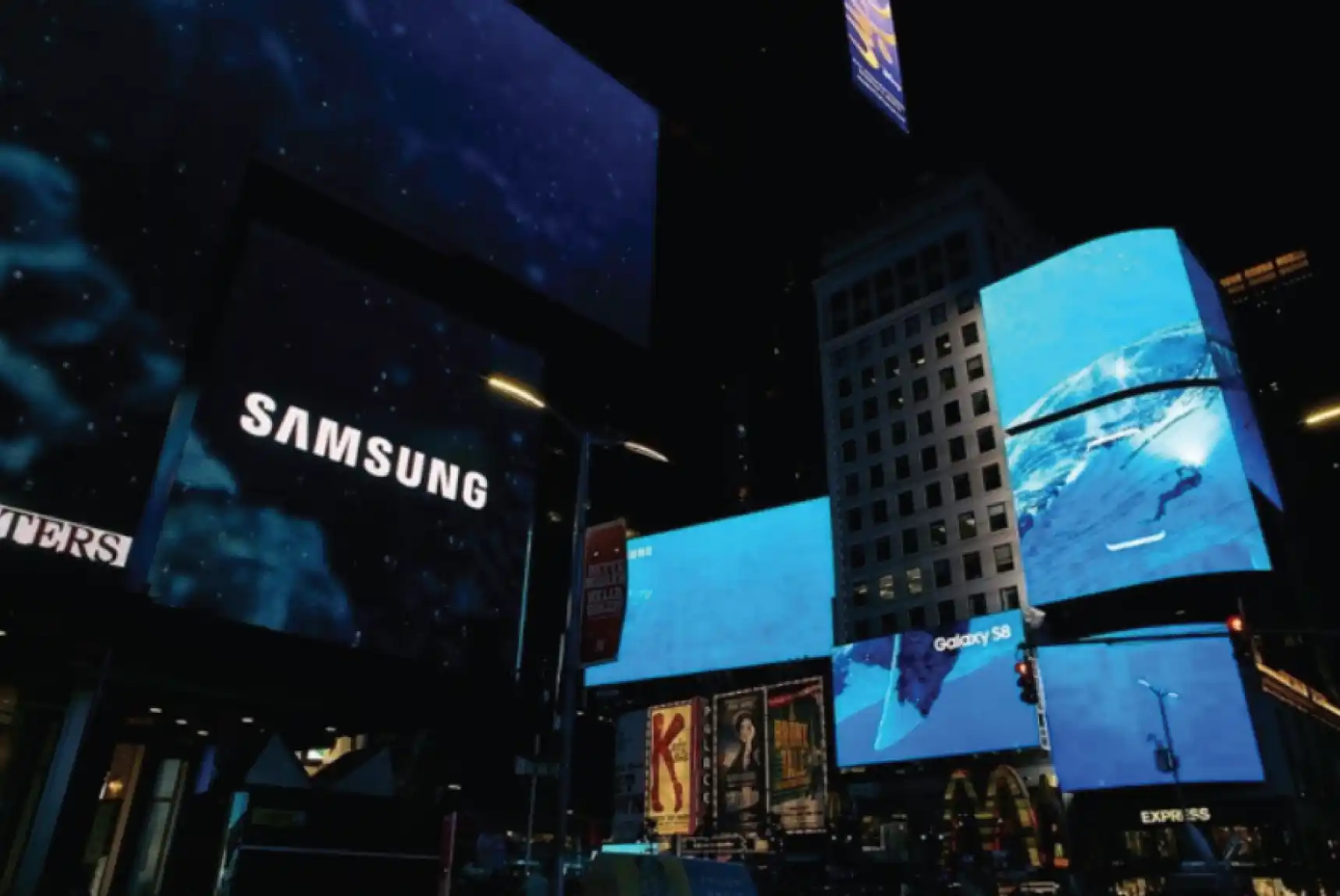 07-samsung-galaxy-times-square